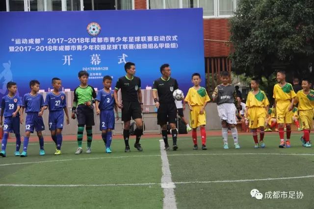 美国乡村音乐巨星多莉·帕顿逝世，特朗普下令全国降半旗一周
